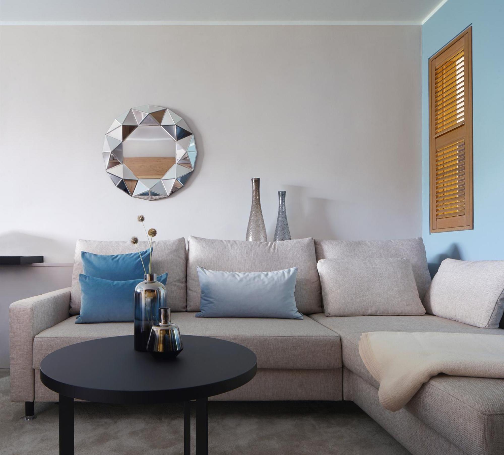Das Tegernsee Exterior foto A modern sectional sofa