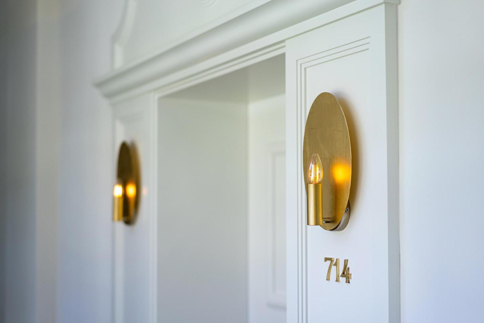 Das Tegernsee Exterior foto A pair of wall lights