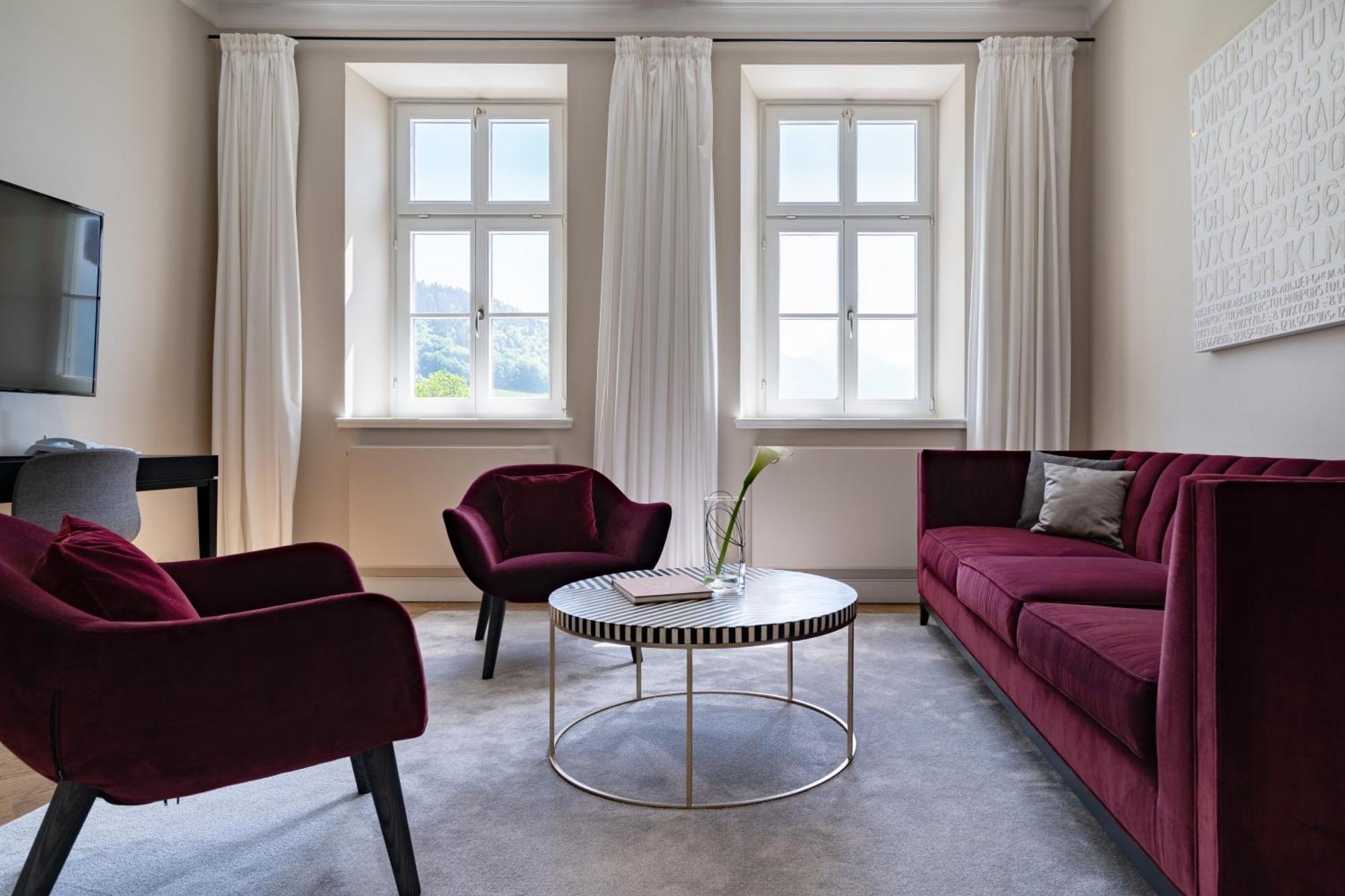 Das Tegernsee Exterior foto A living room at the Hotel de la Paix