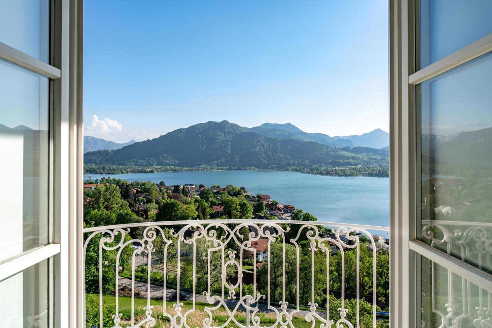 Das Tegernsee Exterior foto View of the lake from the hotel
